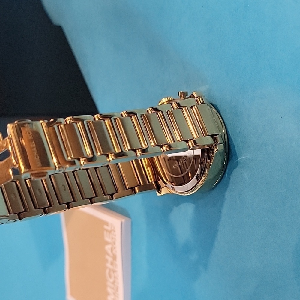 Michael Kors Rose Gold Watch - Picture 12 of 16
